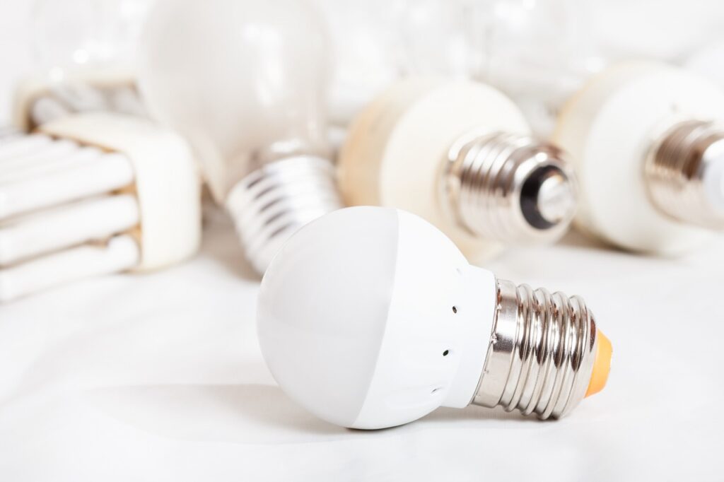 relamping per risparmio energetico con lampadina led